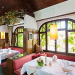 Weinhaus Stern מלון 3*